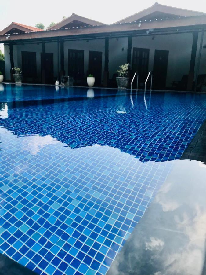 Paris Garden Resort Тринкомале Екстериор снимка