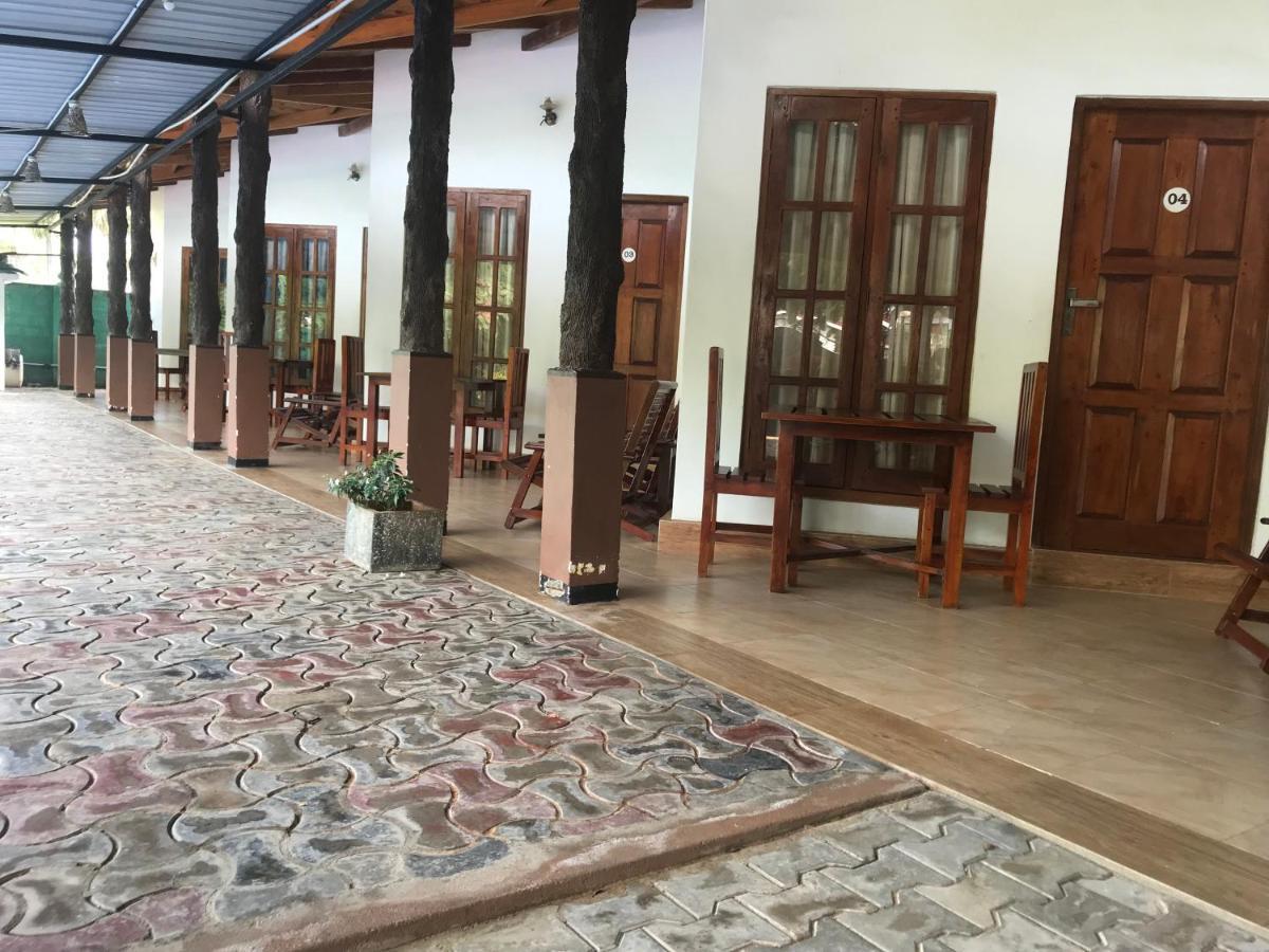 Paris Garden Resort Тринкомале Екстериор снимка