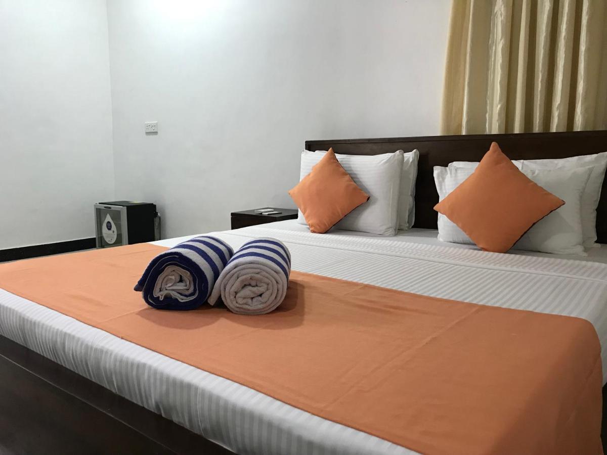 Paris Garden Resort Тринкомале Екстериор снимка
