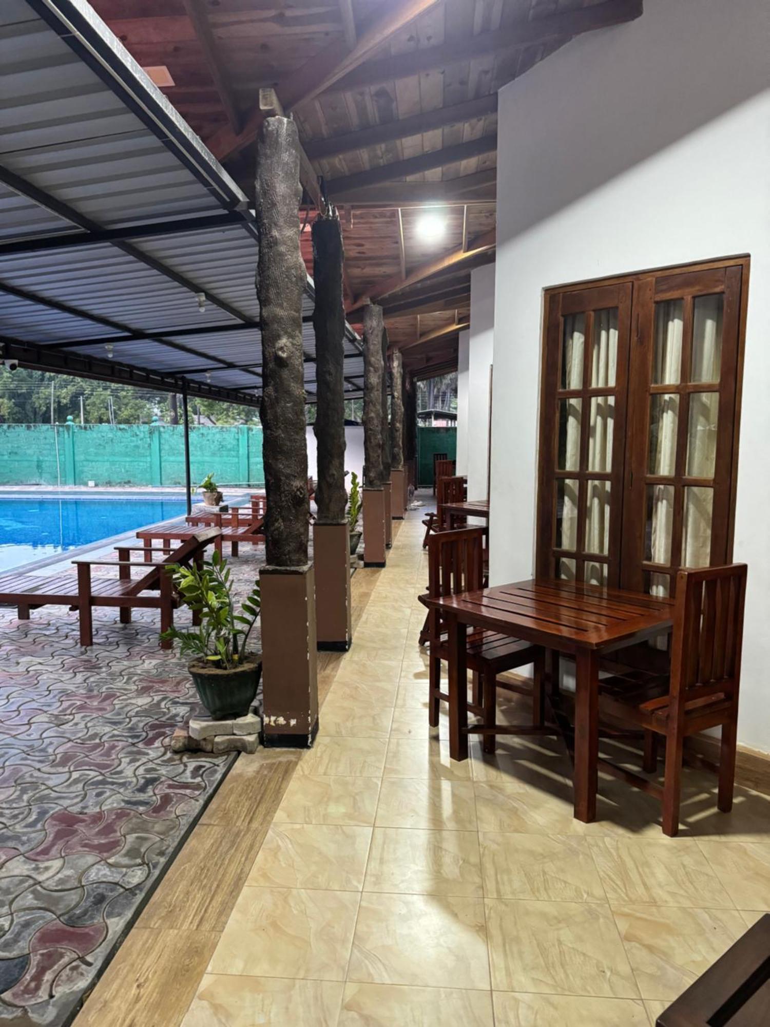Paris Garden Resort Тринкомале Екстериор снимка