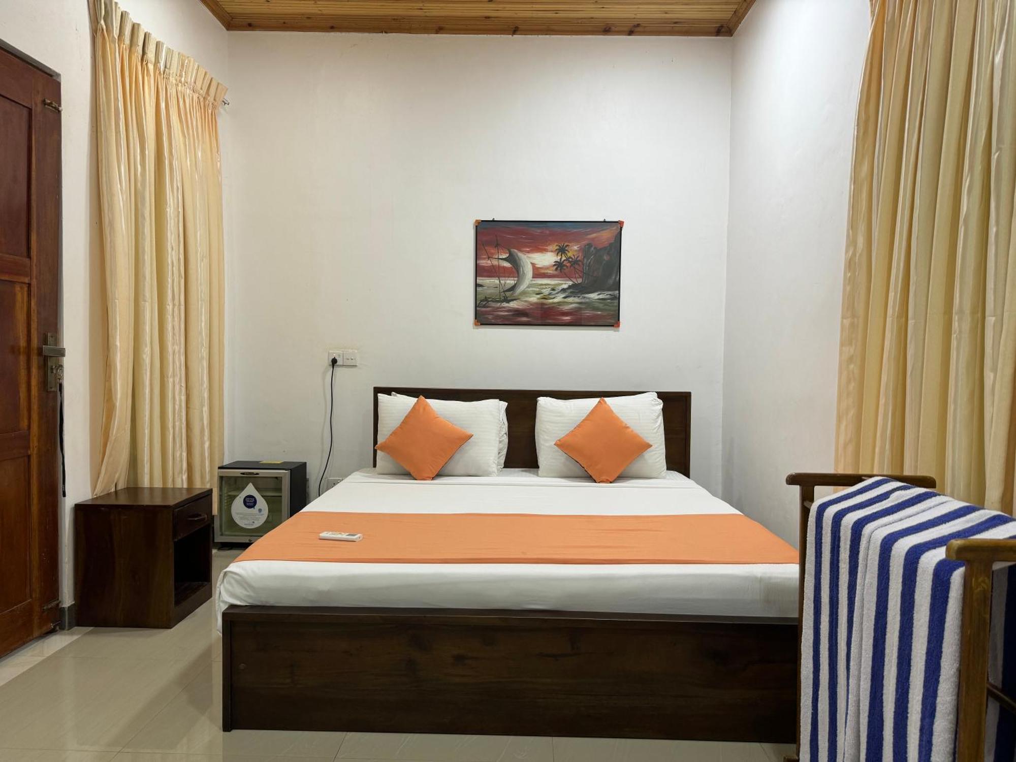 Paris Garden Resort Тринкомале Екстериор снимка