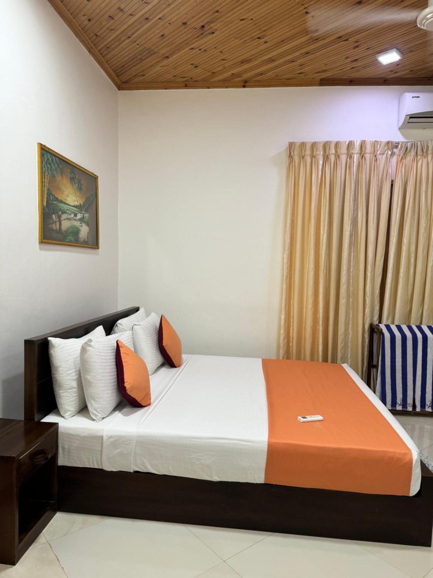 Paris Garden Resort Тринкомале Екстериор снимка