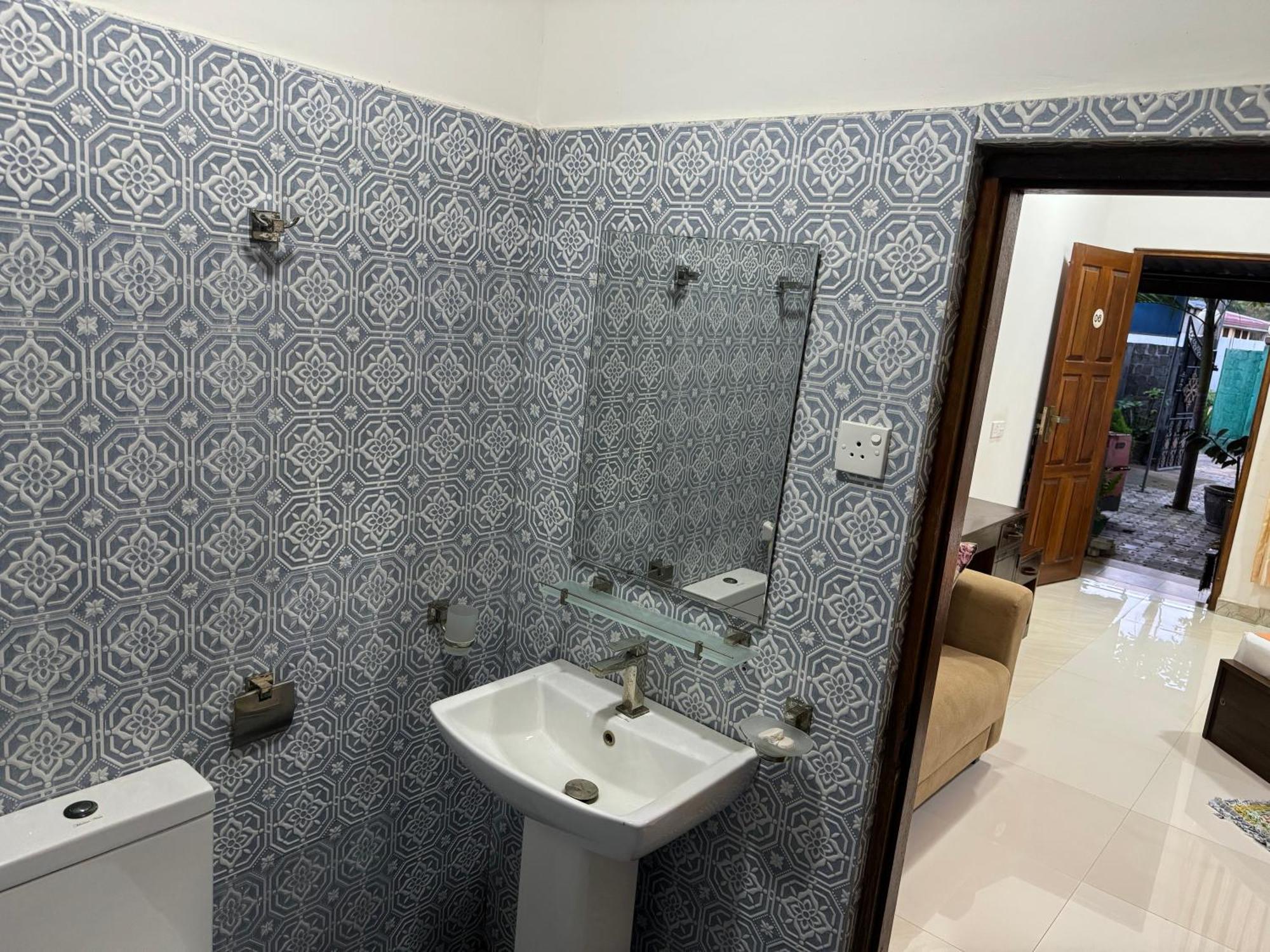 Paris Garden Resort Тринкомале Екстериор снимка