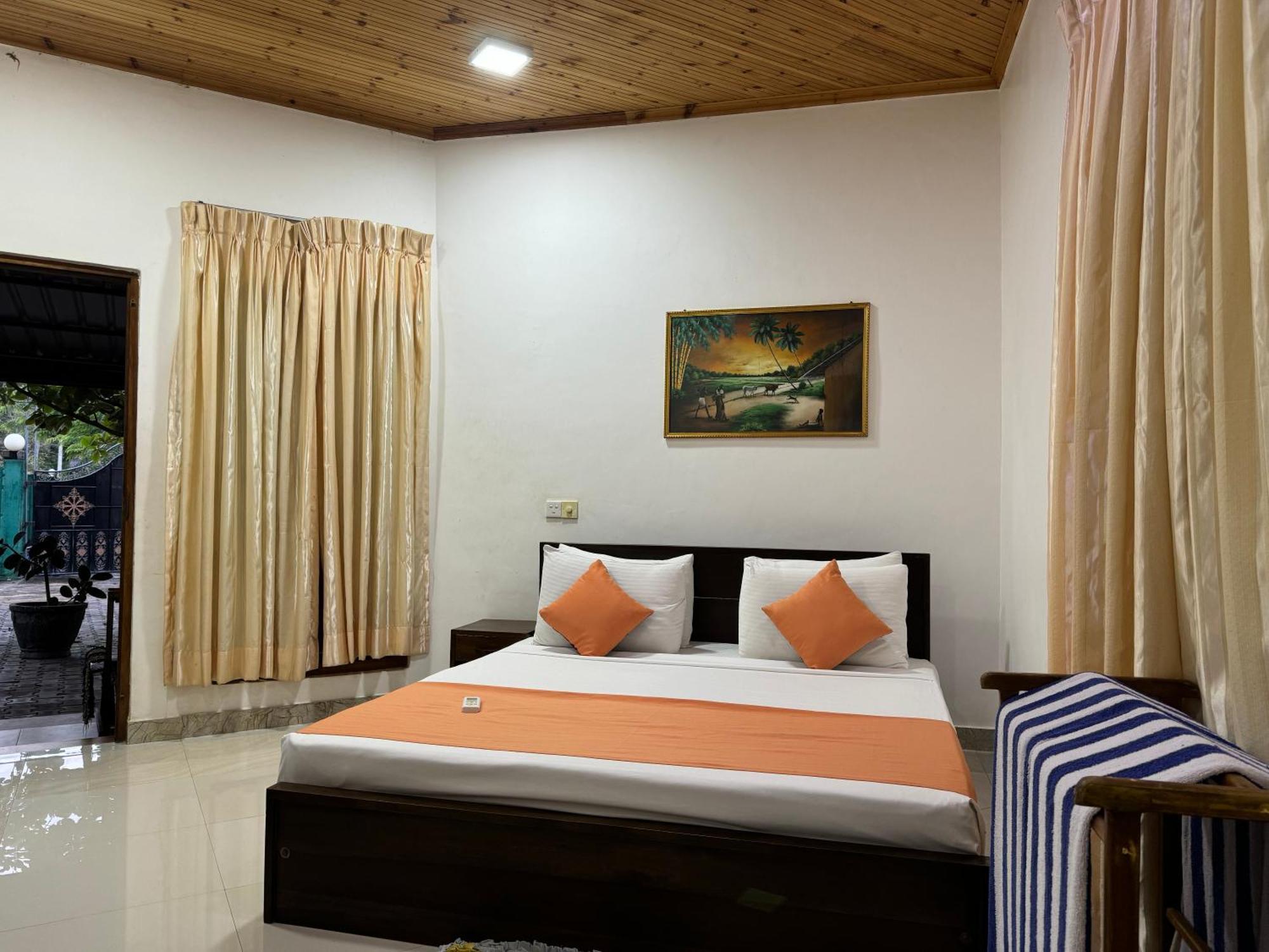 Paris Garden Resort Тринкомале Екстериор снимка