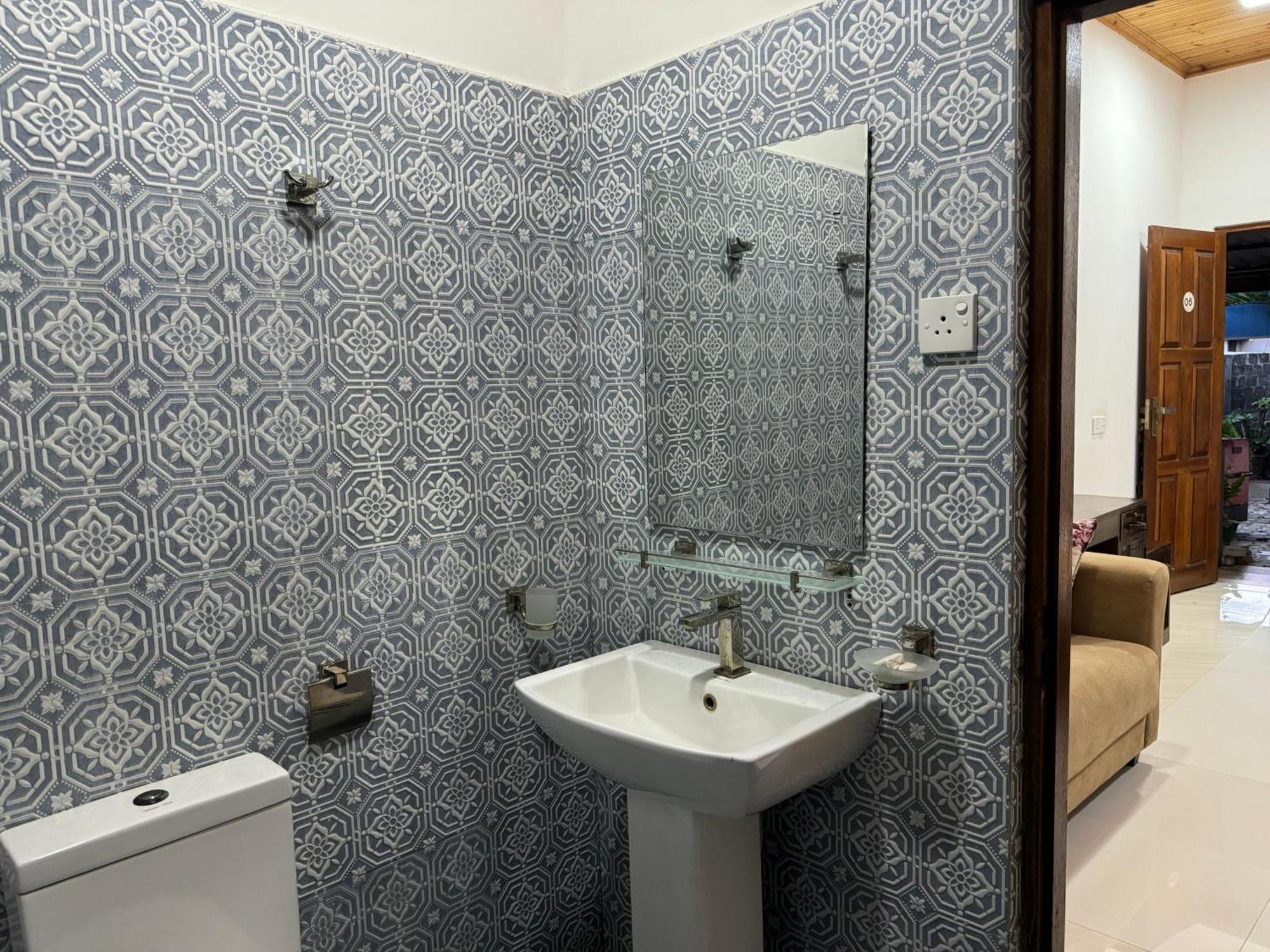Paris Garden Resort Тринкомале Екстериор снимка