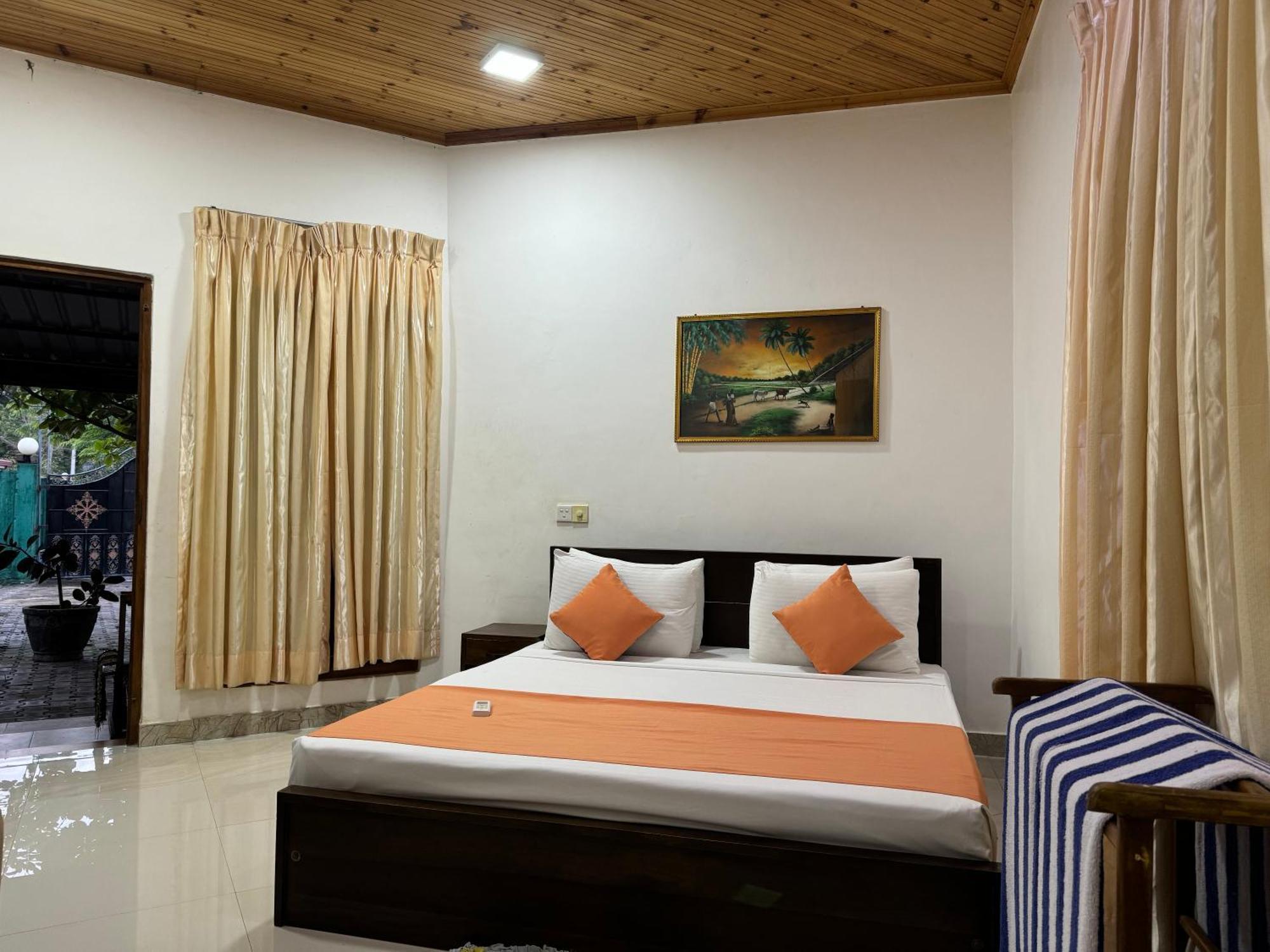 Paris Garden Resort Тринкомале Екстериор снимка